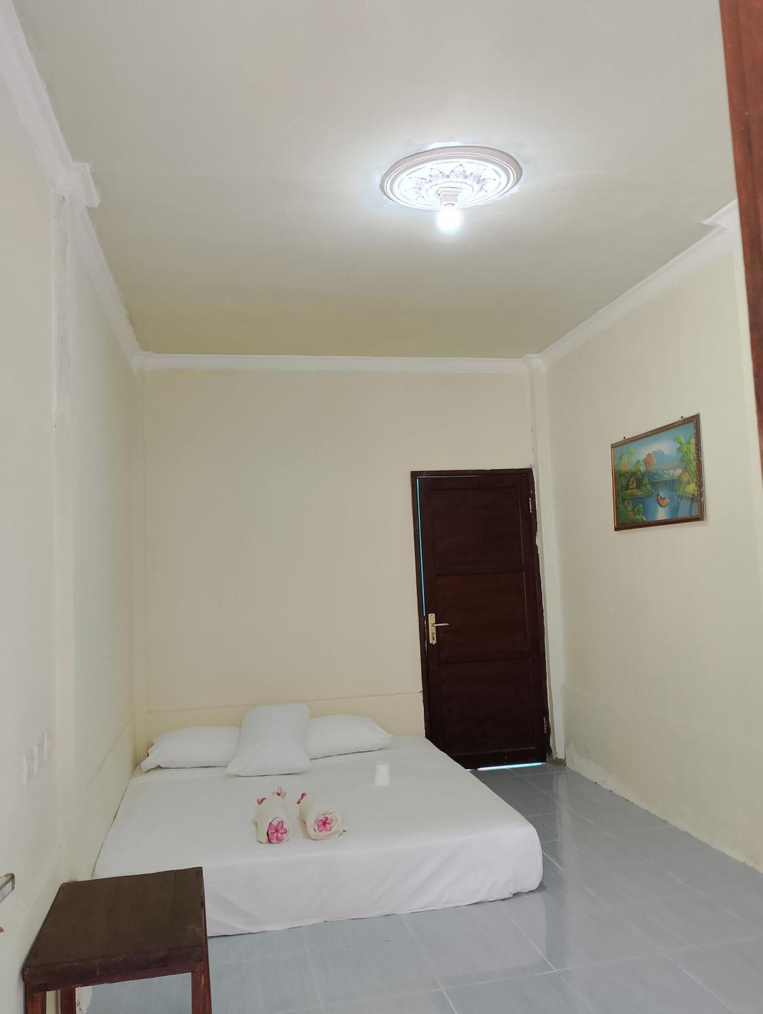 Hotel Mbe Baleng Ku Mangsit Habitación foto